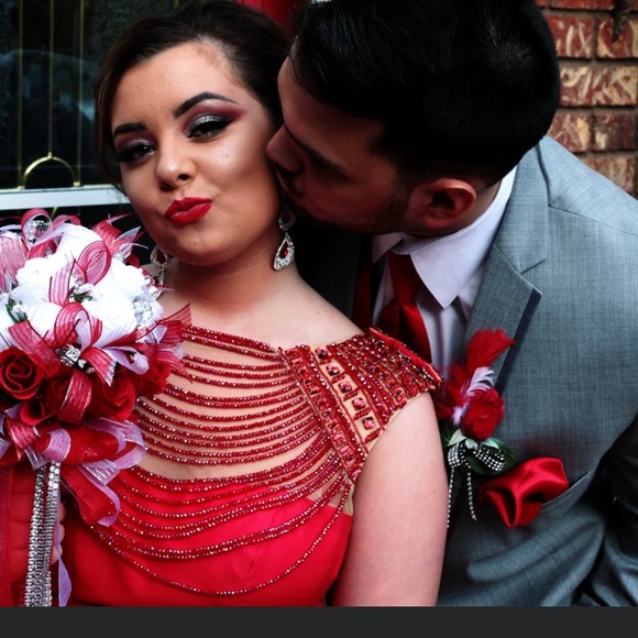 Red prom dress - Picture 4 of 4